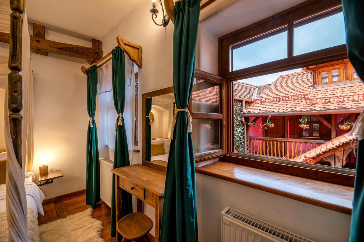Boutique Hotel Von Graf Сигишоара Екстериор снимка